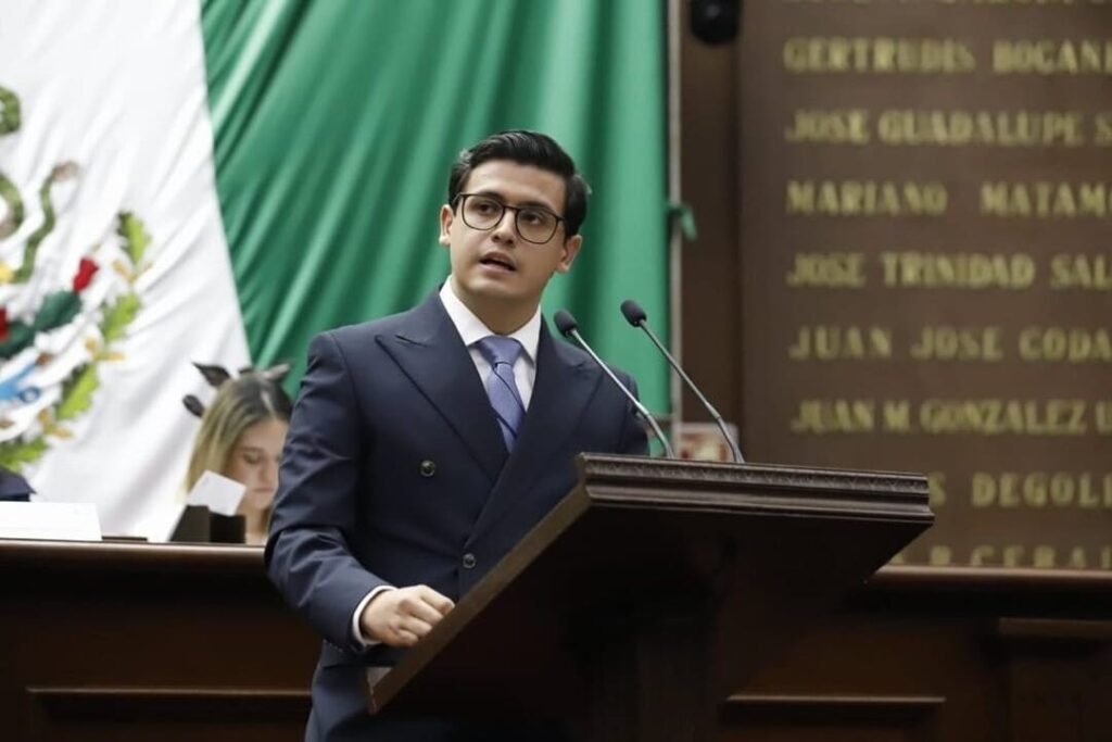 Fotografía de Mauricio Preisser en el Congreso del Estado