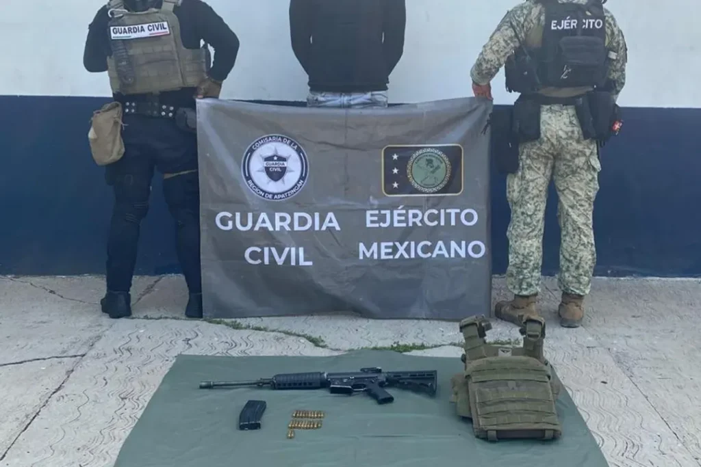 Un hombre de nacionalidad venezolana fue detenido en Cenobio Moreno, Apatzingán, con un fusil multicalibre. SSP y Sedena refuerzan la seguridad en Tierra Caliente.