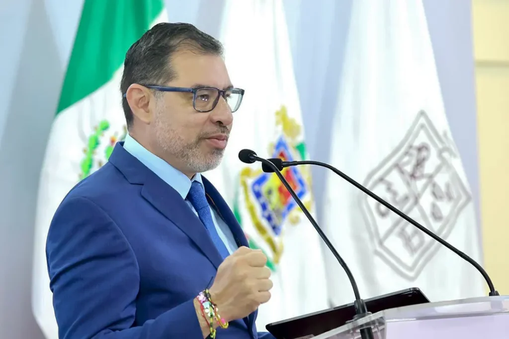 El gobierno de Michoacán presentó la app 911, conectada al C5, con botón de pánico, accesibilidad para discapacidades y soporte en varios idiomas para emergencias.