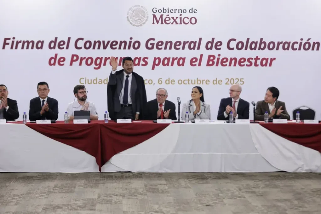 El ISSSTE formalizó su integración a los Programas para el Bienestar con un convenio que prioriza salud domiciliaria, vivienda digna y participación comunitaria hasta 2030.