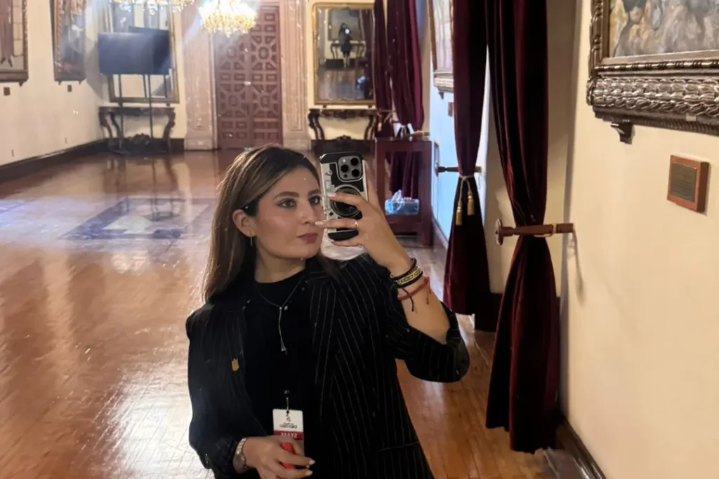 Reflexión sobre la importancia de la tolerancia y la escucha en la política contemporánea, como base para el entendimiento y la acción conjunta.