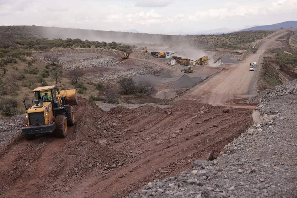 Segundo anillo periférico de Morelia en construcción durante recorrido de supervisión estatal.