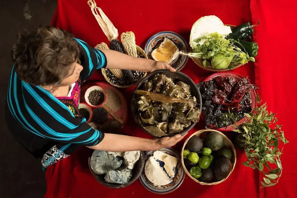 Platillos de la gastronomía michoacana que serán evaluados por la Guía Michelin durante visitas al estado en 2026.