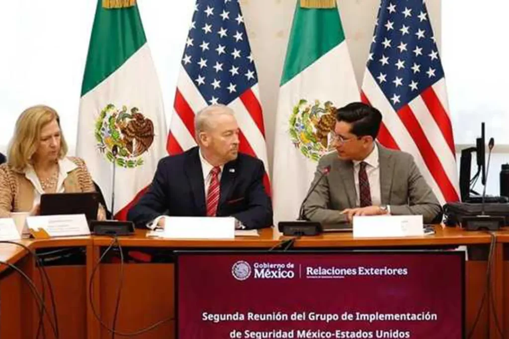 Funcionarios de México y Estados Unidos reunidos para fortalecer la cooperación bilateral en seguridad y el intercambio de información.