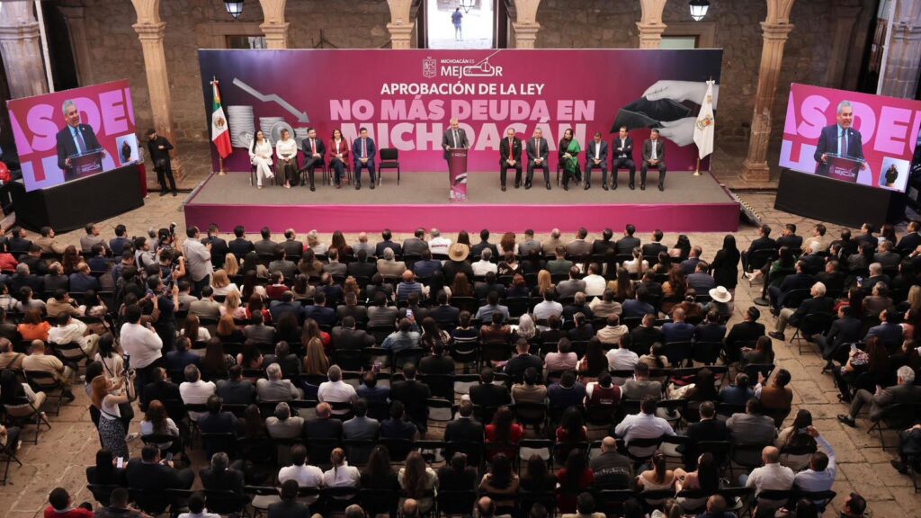 Alfredo Ramírez Bedolla anuncia reforma que prohíbe deuda pública a largo plazo en Michoacán.