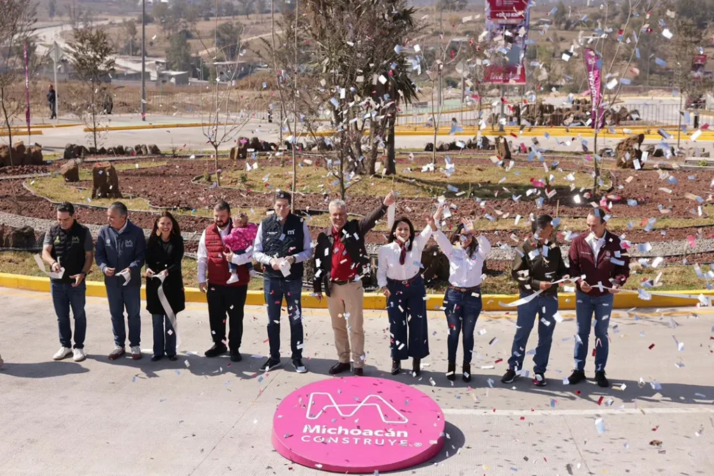 Avenida Amalia Solórzano en Morelia construida con concreto hidráulico reforzado.