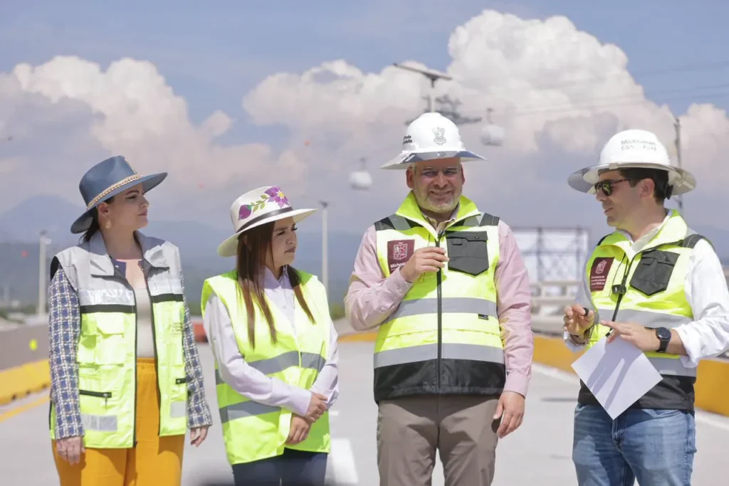 Apertura de carriles superiores del puente Paso La Hielera en Uruapan, Michoacán.