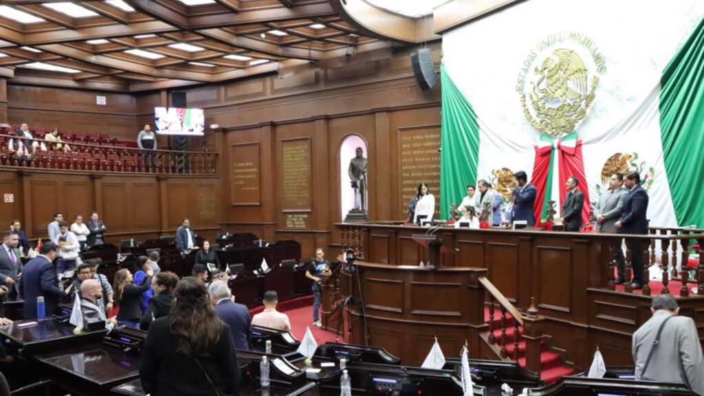 Diputadas y diputados del Congreso de Michoacán durante la aprobación de reforma a la Ley de Fomento a la Lectura.