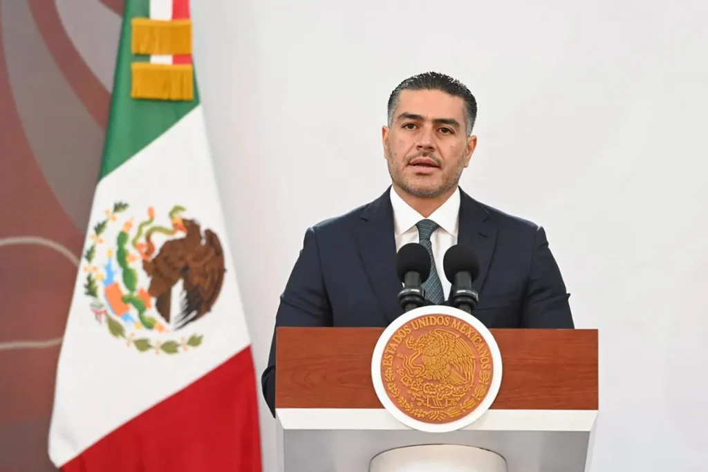 Omar García Harfuch informa sobre la reducción de homicidios dolosos en Michoacán.