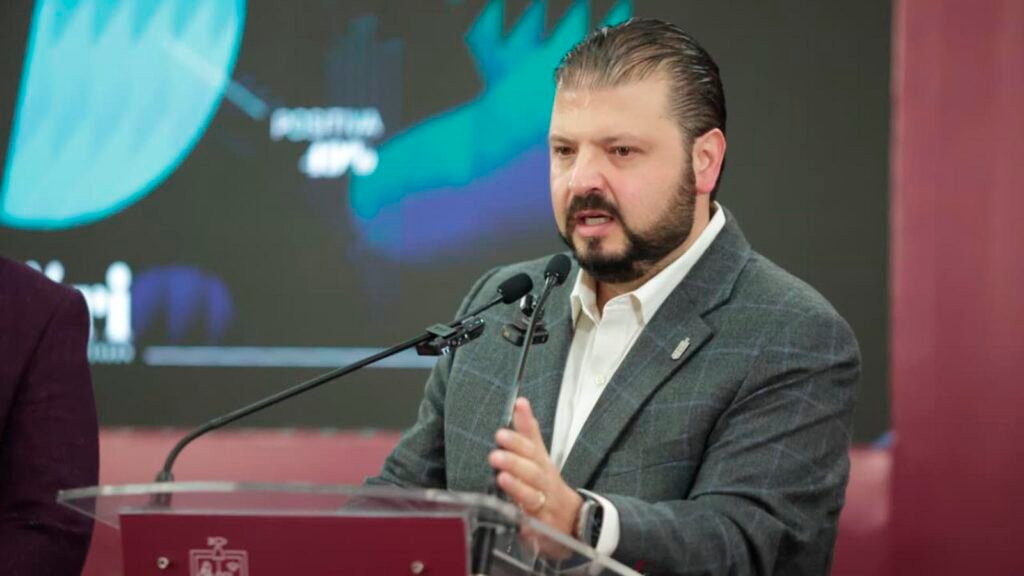 Raúl Zepeda anunciando desincorporación del inmueble del Congreso del Estado