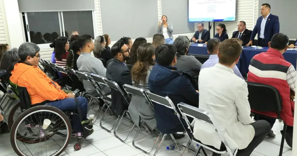 Fiscalía de Michoacán dialoga con personas con discapacidad sobre el Plan de Persecución de Delitos 2025–2034.