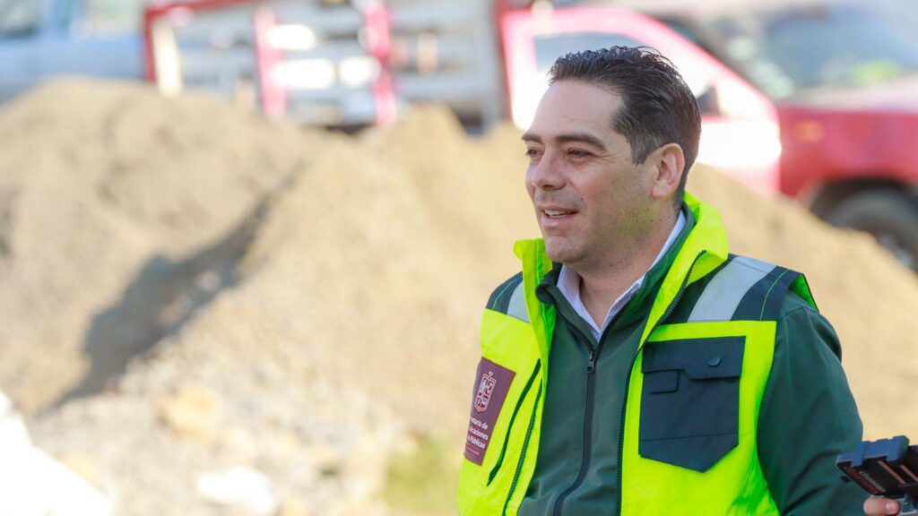 Vista del distribuidor vial La Hielera en Uruapan construido con recursos estatales sin deuda pública