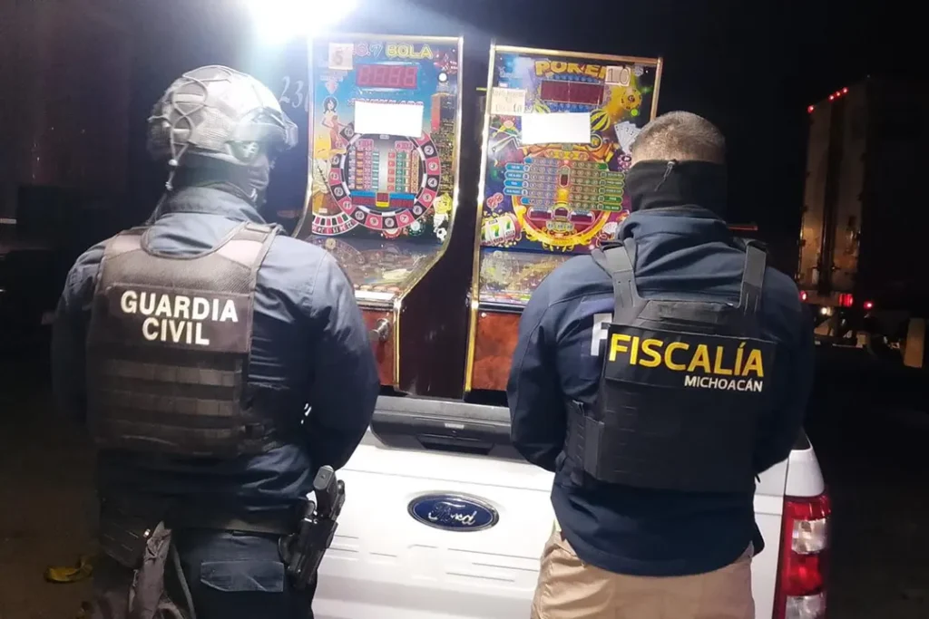 Aseguramiento de máquinas tragamonedas durante cateos realizados en Maravatío, Michoacán.