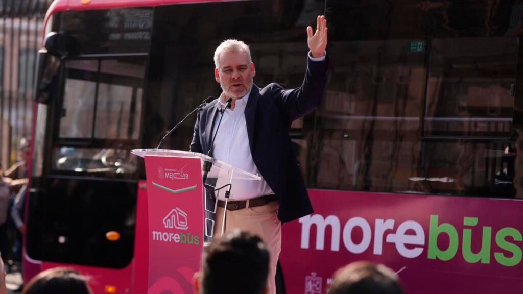 Bedolla anuncia el sistema de transporte masivo Morebus con inversión de casi 3 mil millones de pesos.