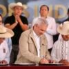 Gobernador Bedolla firma convenio con comunidades indígenas