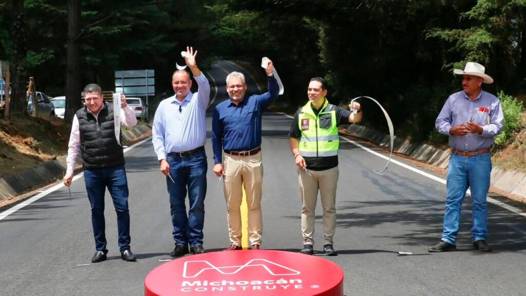 Carretera Madero Tacámbaro rehabilitada beneficia a productores de Michoacán