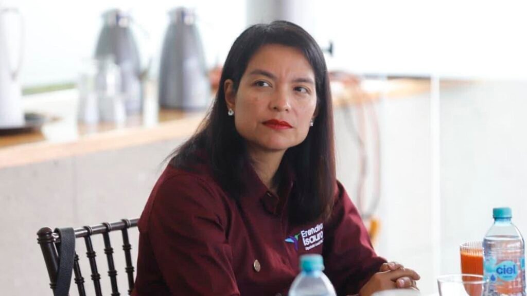 La diputada por el Distrito 05 de Paracho, Erendira Isauro Hernández, participó activamente en la reunión de la Comisión Inspectora de la Auditoría Superior del Congreso del Estado.