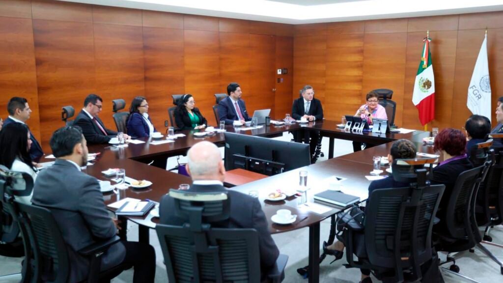 Ernestina Godoy Ramos durante reunión en la que anunció la designación de nuevos fiscales federales en distintos estados de México.