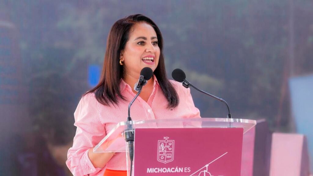 Gladyz Butanda Macías en la inauguración del Bioparque Ecoturístico de la Laguna de Chandio en Apatzingán