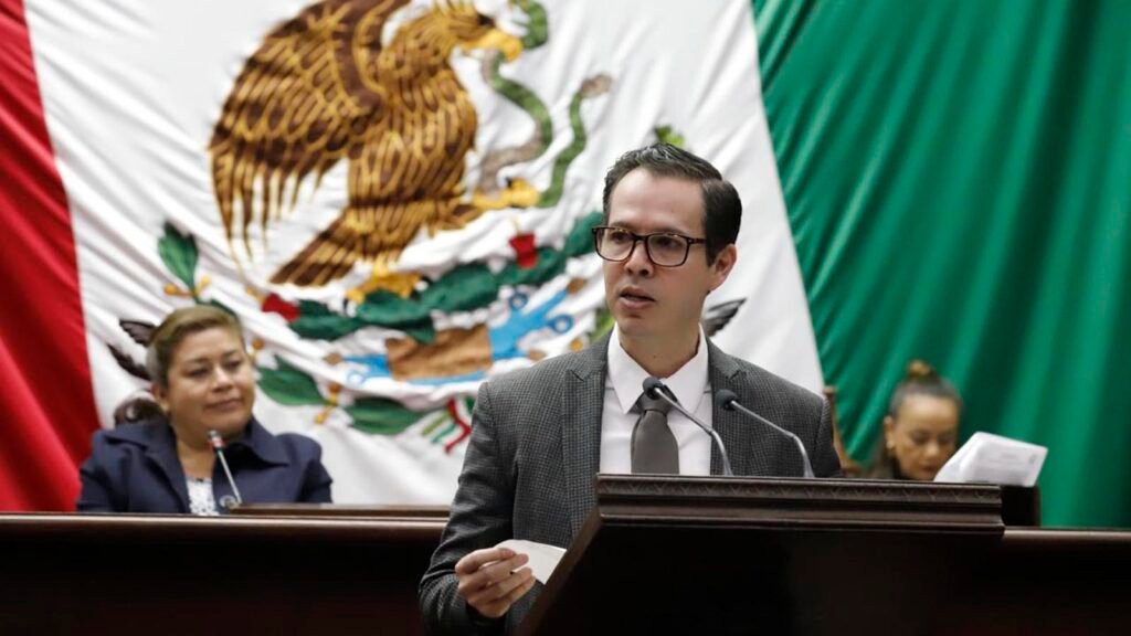 Diputado Alfredo Anaya presenta iniciativa sobre responsabilidad de padres en el Congreso de Michoacán