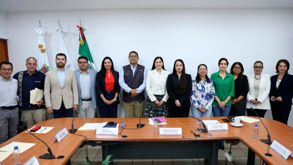 Autoridades del Congreso de Michoacán, el IEM y el Tribunal Electoral durante la instalación de las mesas técnicas para la reforma electoral en Morelia.