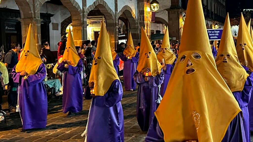 Procesión religiosa en Pátzcuaro durante Semana Santa