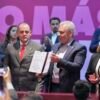 Alfredo Ramírez Bedolla firma decreto contra deuda pública en Michoacán