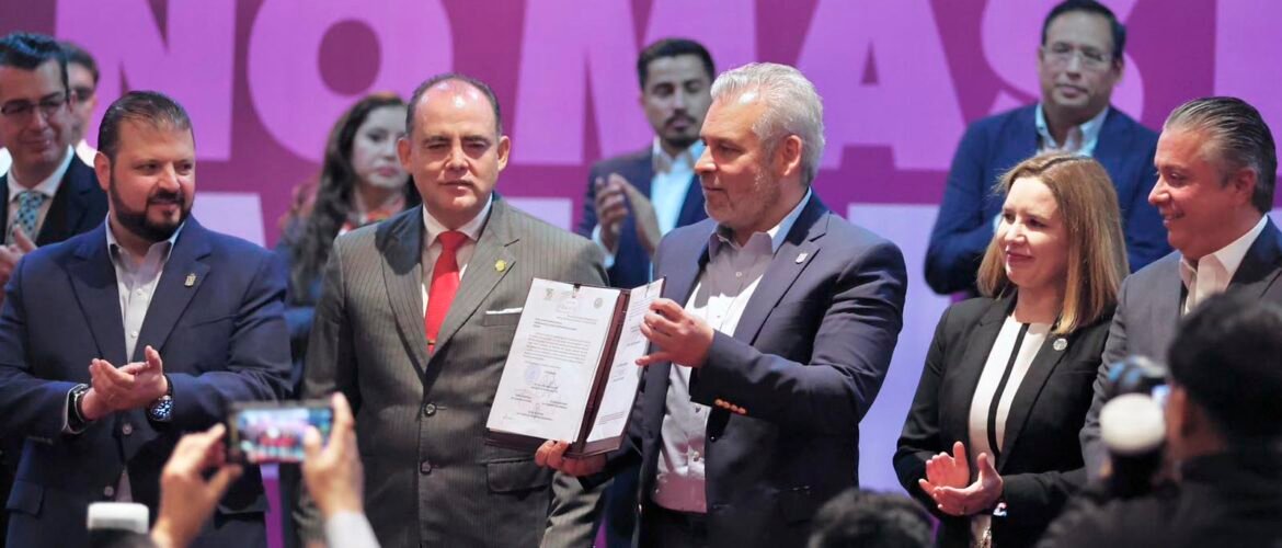 Alfredo Ramírez Bedolla firma decreto contra deuda pública en Michoacán