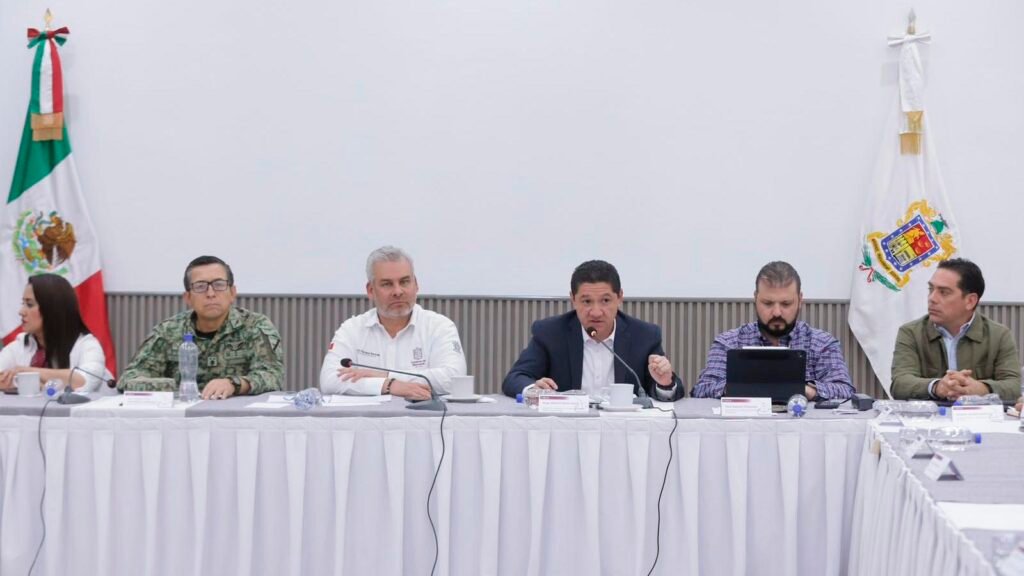 Alfredo Ramírez Bedolla en reunión con empresarios de Uruapan