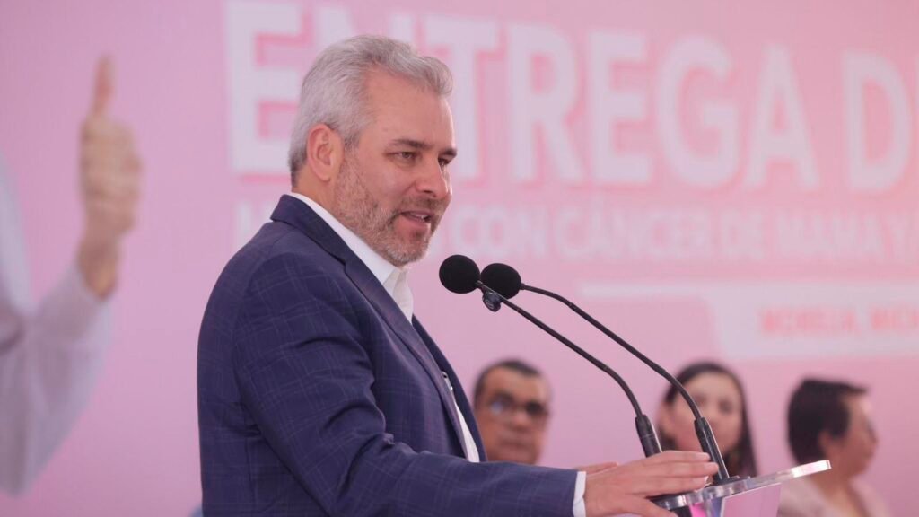 Alfredo Ramírez Bedolla anuncia apoyos a mujeres con cáncer de mama y cervicouterino en Michoacán.