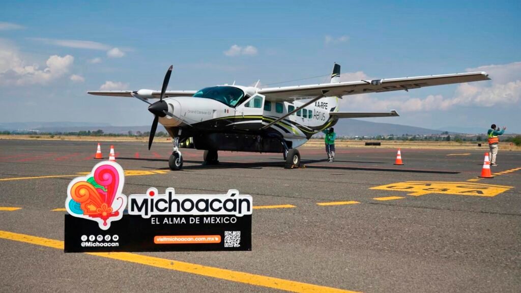 Avión de Aerus en ruta AIFA Morelia Uruapan