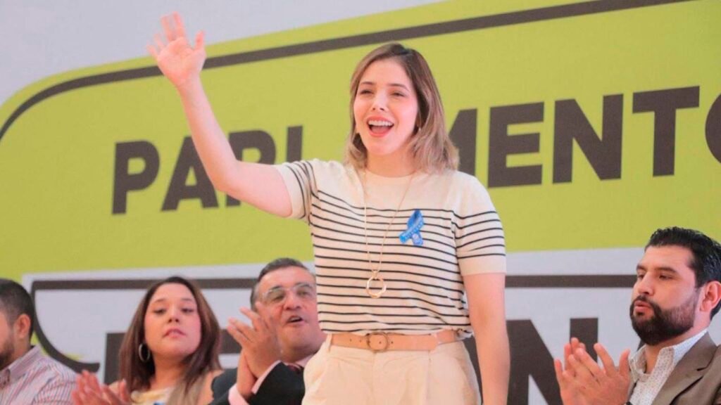 Brissa Arroyo en Parlamento Regional de la CEDH en Zitácuaro