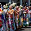 Desfile del Tianguis de Domingo de Ramos en Uruapan con artesanos