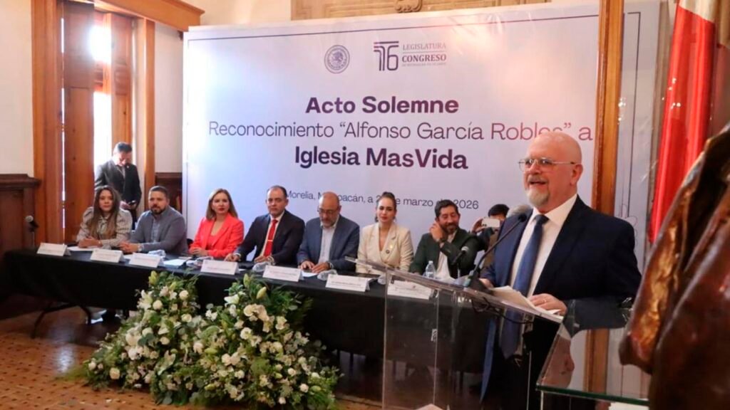Entrega del reconocimiento Alfonso García Robles a Iglesia MasVida en el Congreso