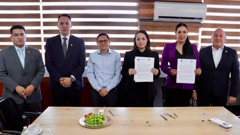 Firma de convenio entre FECC y TEEMich en Morelia