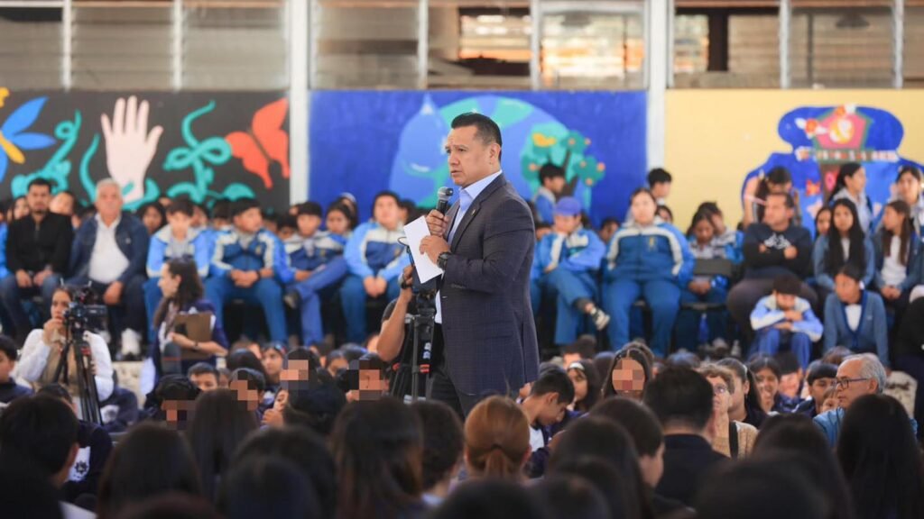 Fiscal participa en foro juvenil y estudiantes visitan la FGE