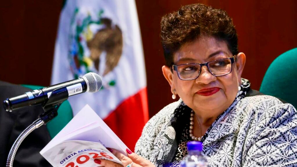 Ernestina Godoy durante instalación de la Junta de Gobierno del INACIPE