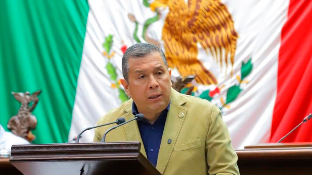 Diputado Juan Carlos Barragán durante sesión en el Congreso de Michoacán