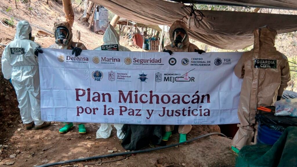 Elementos de la Guardia Civil, Ejército Mexicano y fuerzas federales aseguran laboratorio clandestino para la elaboración de metanfetamina en Peribán, Michoacán.