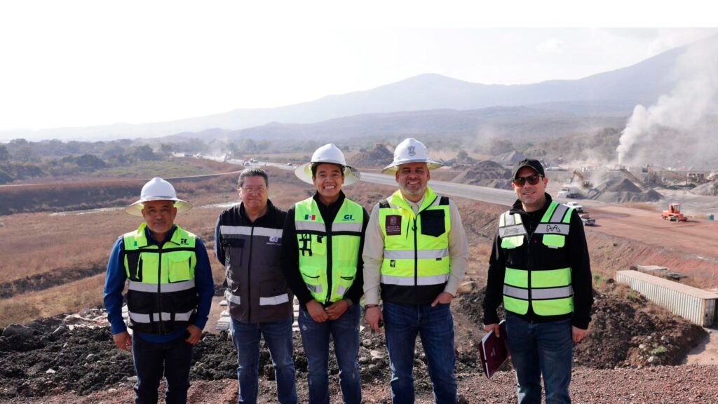 Alfredo Ramírez Bedolla supervisa obra del segundo anillo periférico