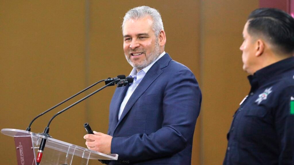 Elementos de la SSP durante operativo de seguridad en Michoacán tras reporte de 933 detenciones en 100 días