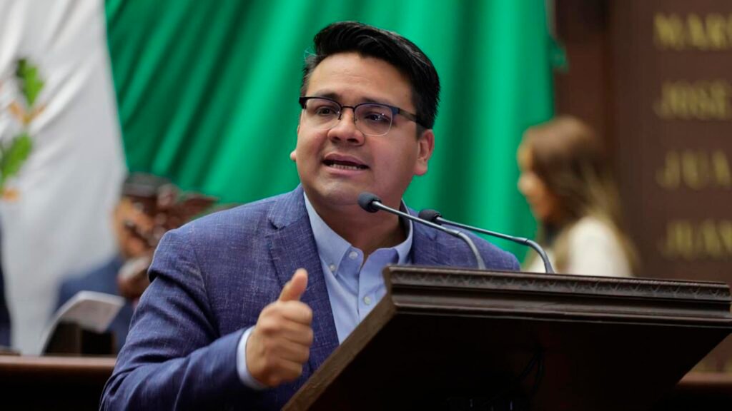 Diputado Toño Carreño durante posicionamiento sobre reforma electoral en el Congreso