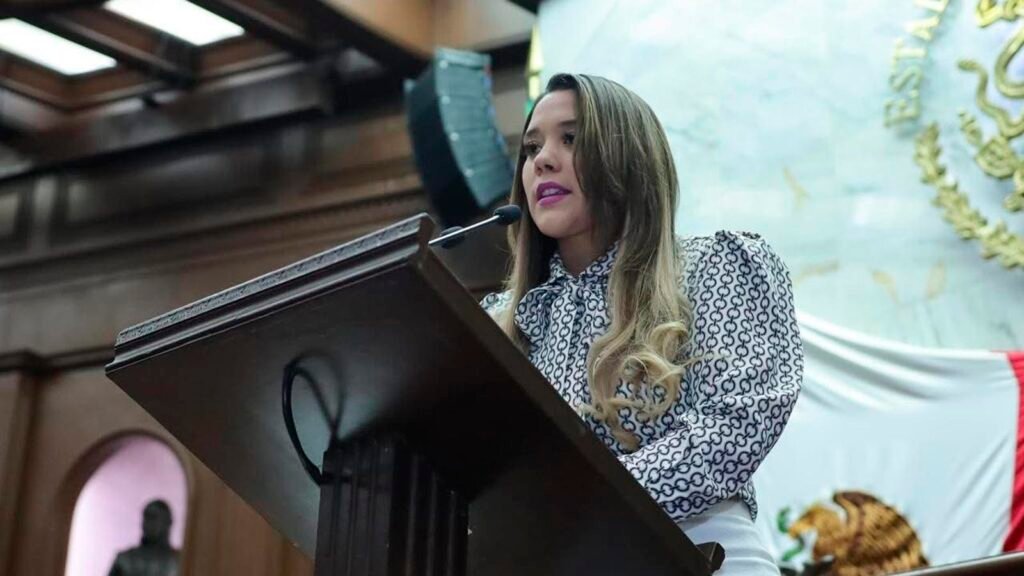 Xóchitl Ruiz González durante intervención en tribuna del Congreso