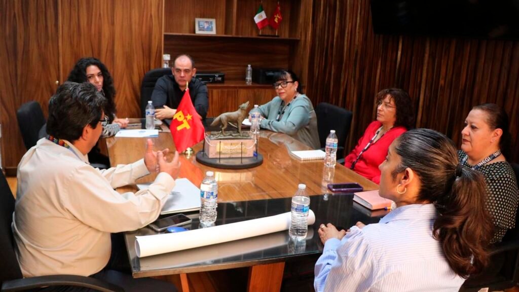 En el Congreso del Estado en Morelia, el diputado Baltazar Gaona García encabezó reunión con INEGI para fortalecer la coordinación institucional.