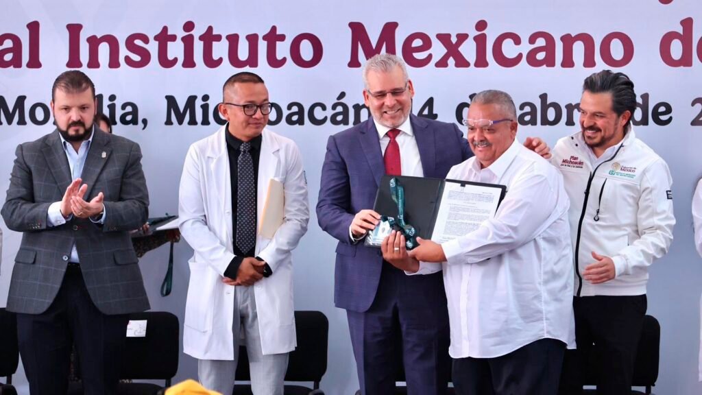 Entrega de Plazas a personal médico en el IMSS Michoacán