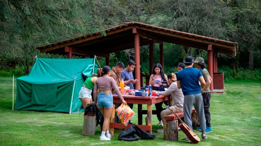 Campistas en los azufres Campistas disfrutando zona de camping en Rancho Viejo Los Azufres
