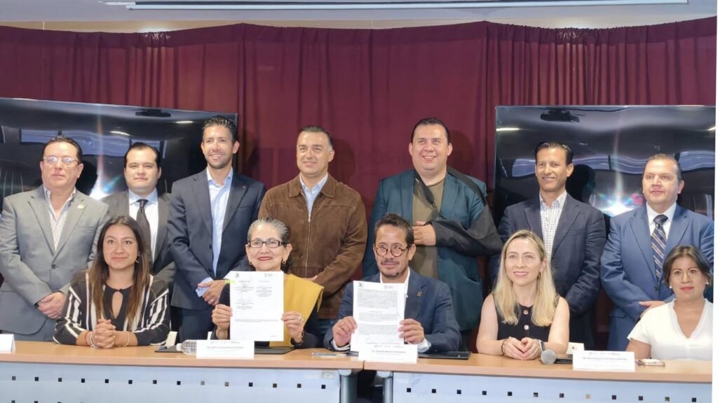 Claudio Méndez en reunión con notarios