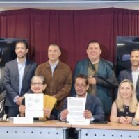 Claudio Méndez en reunión con notarios