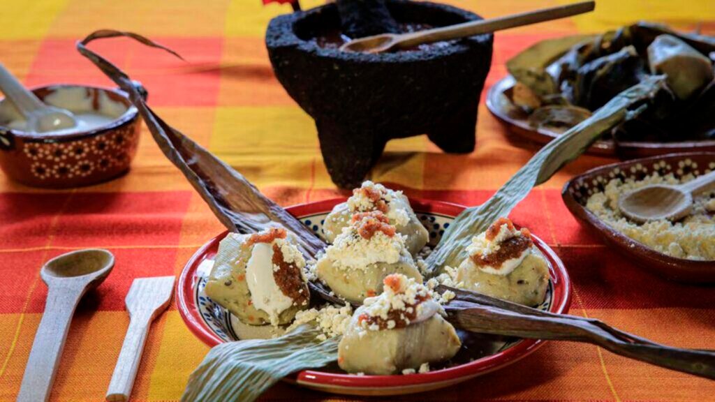 Platillos tradicionales de Michoacán como corundas y uchepos