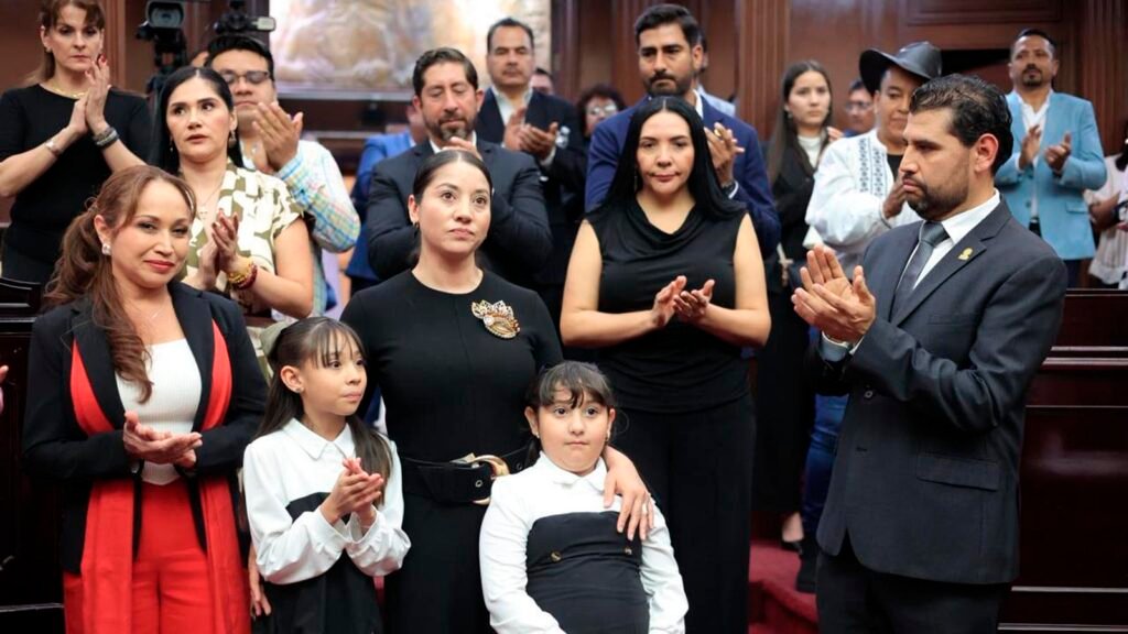 El Congreso de Michoacán designó a la presidenta municipal sustituta de Nuevo Parangaricutiro, luego de que se informará a este Poder Legislativo, sobre la ausencia definitiva del presidente municipal Constitucional, Jesús Antonio Rochín, y respetando el origen partidista de este, garantizando la continuidad administrativa y la gobernabilidad en el municipio.